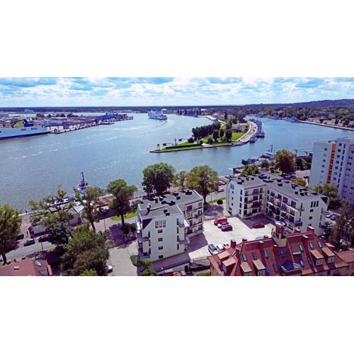 Sunset Apartments - Flotylla. Widok na port + parking.