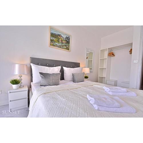 Sunset Apartments - Sun Towers - Parking