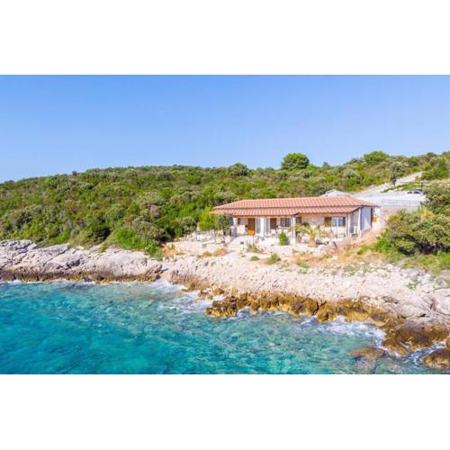 Sunset Paradise, getaway villa in private oasis