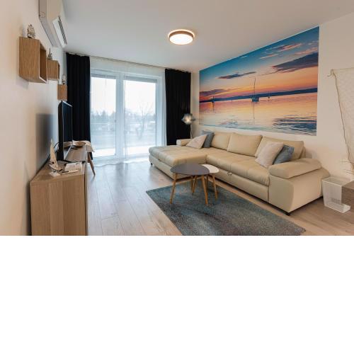 Sunset Port 402