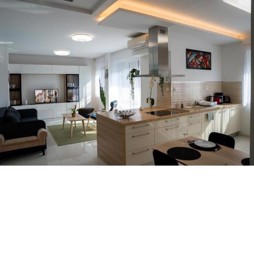 Sunshine Apartman with Free Parking