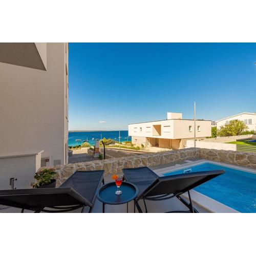 Sunshine Apartment Complex with a Pool by the Beach - Mandre, Pag