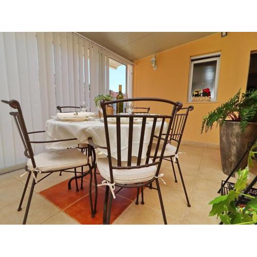 Sunshine Apartment Doda - Three Bedroom Apartment with Balcony and Sea View