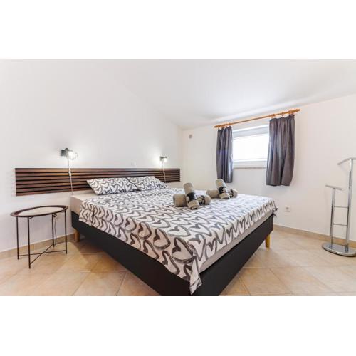 Sunshine Apartments Funtana with balcony and sea view