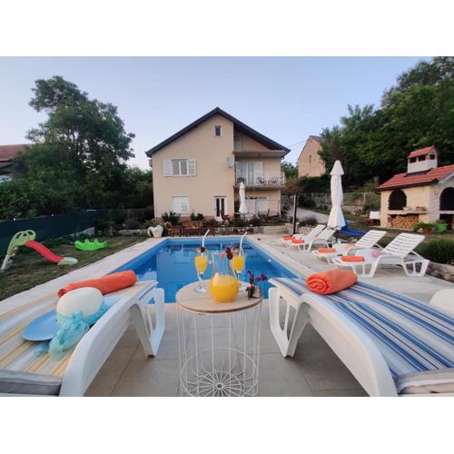 Sunshine Holiday Home