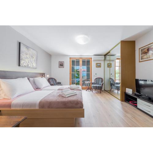 Sunshine Place Apartments