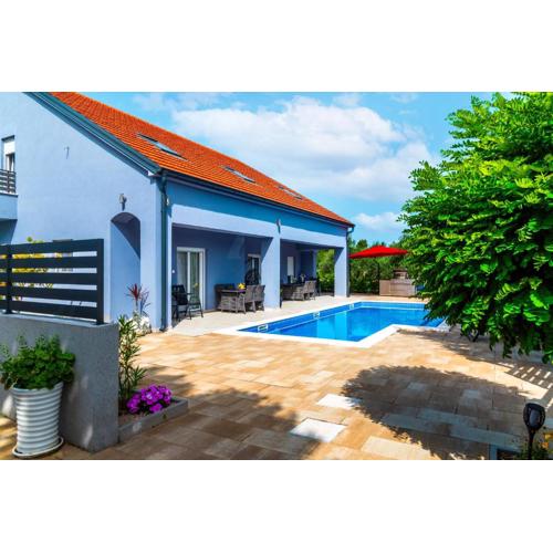 SunSplash Sanctuary