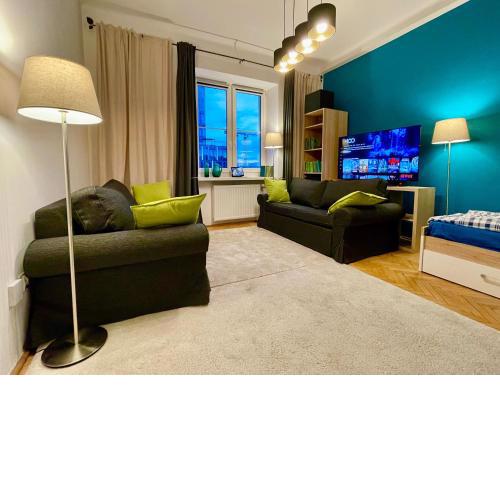 Super SQUARE Metro x2 fast WiFi 55'TV Netflix HBO AppleTV+ AmazonTV