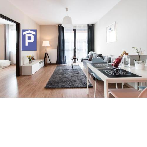 SuperApart Jana Kazimierza 127 Secluded Urban Hideaway with Modern Comforts