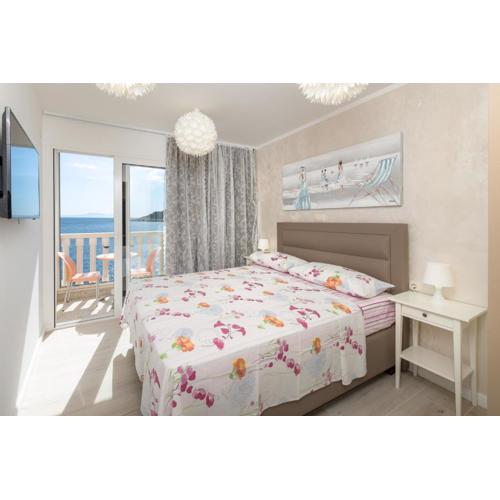 Superb Beachfront Luxury Seaview with Private Beach