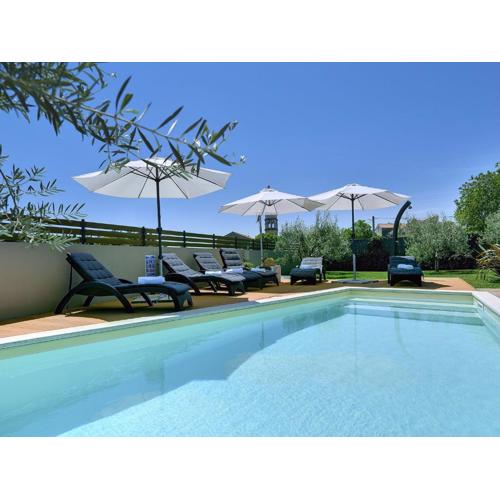 Superb modern villa with pool