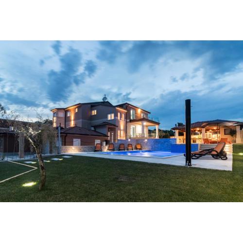 Superb villa Maxima with private pool, sauna, jacuzzi, playground for up to 18 persons, extra pool heating available