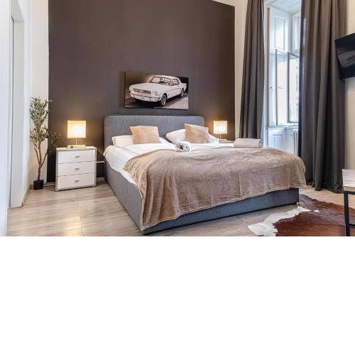 Superbly Central 9BR Complex Ideal for 25 People