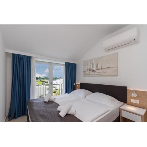Supreme Apartment Miramare with Sea View