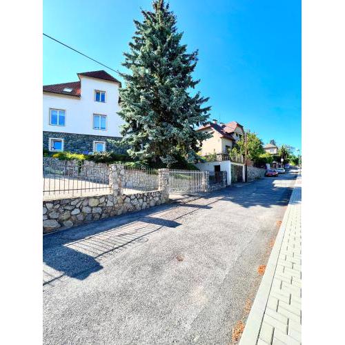 Svůj vlastní soukromý ráj-nájem apartmánu v Berouně!