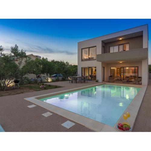 Swanky Villa in Turanj with Private Swimming Pool