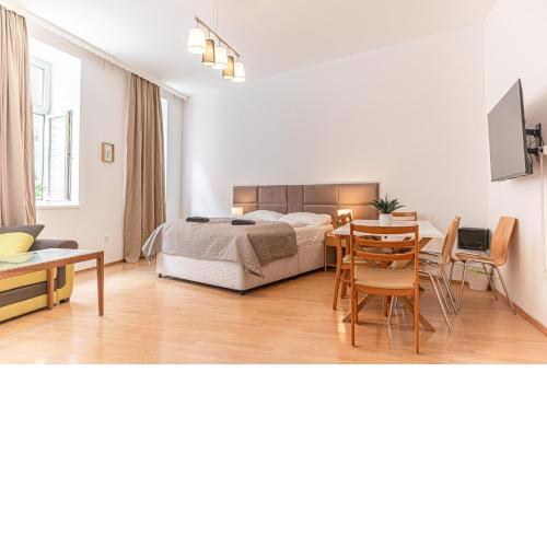 Sweet Budget 3BR Apartment with best Location