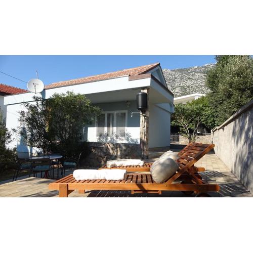 Sweet house with garden 35 meters from sea