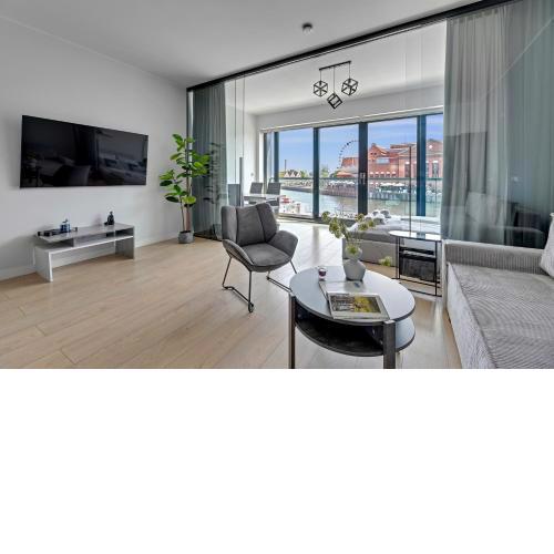 Symfonia Amazing River View Apartment by Downtown Apartments