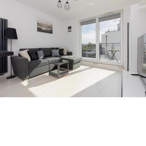 Szlachecka Apartment with Balcony & Parking Warsaw by Noclegi Renters