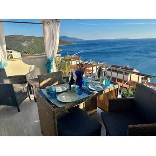Tanis Ocean Loft