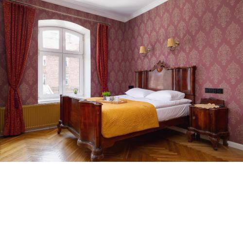 Tasteful Apartment in the City Center of Cracow by Rent like home