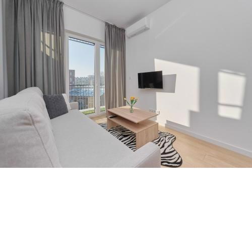 Tasteful Apartment with FREE GARAGE and Balcony by Noclegi Renters