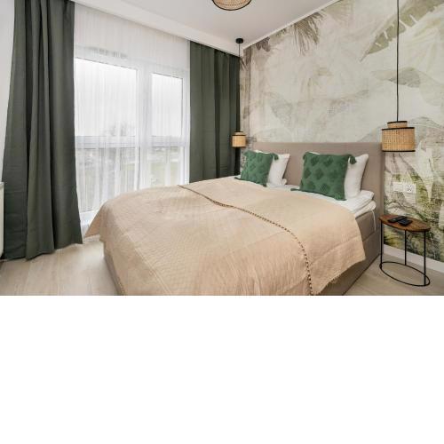 Tasteful Beige Apartment with Parking by Noclegi Renters