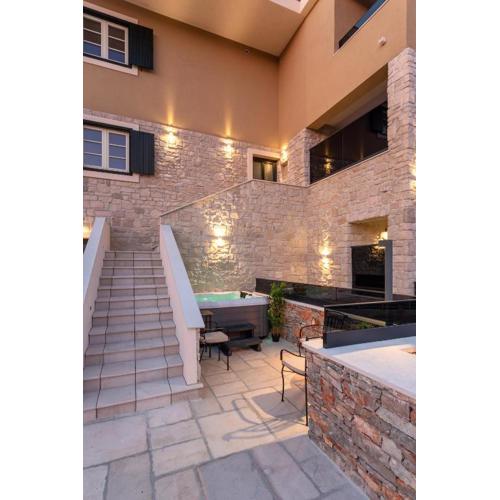 TEONA Luxury Studio Apartment with jacuzzi and terrace sea view