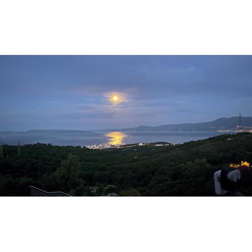 TERRA MAGICA DELUXE Apartment Or Room with Private Parking, Terrace and Sea View