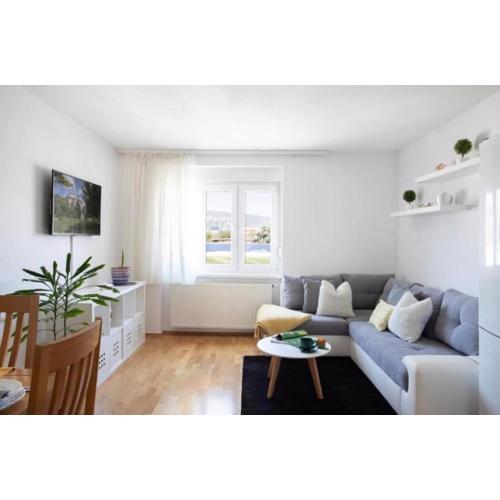 Tesla Apartment URBAN STAY