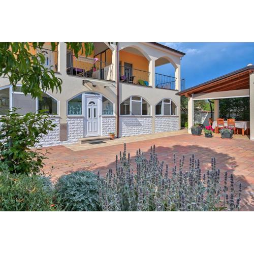 Teuta_commodious apartment at the beach
