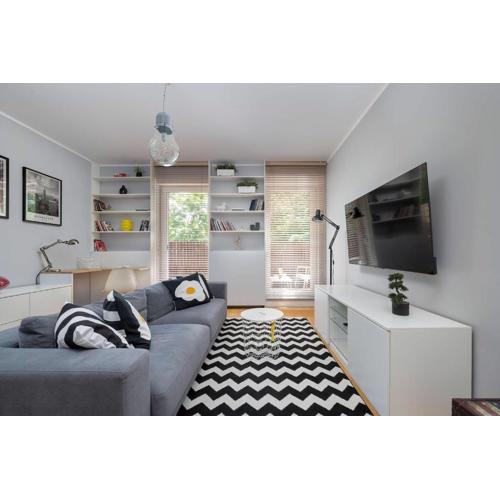The Big Apple Apartment in Wrocław with Parking by Noclegi Renters