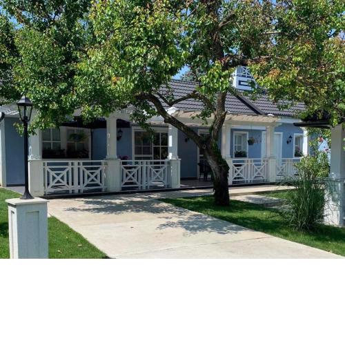 The Blue Cottage Akarattya