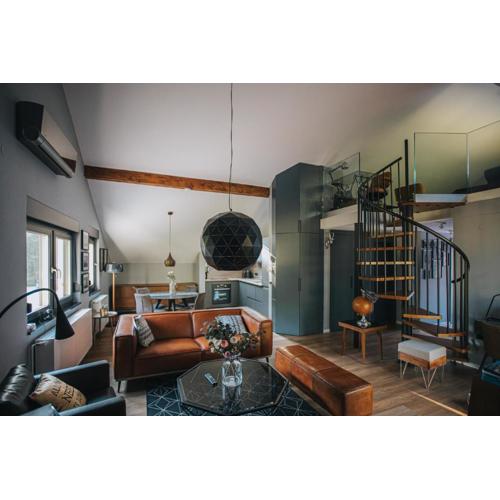 The Loft / Hill View Modern Apartment