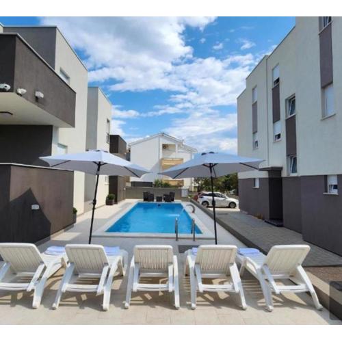 The Palms Luxury Pool Aparthotel