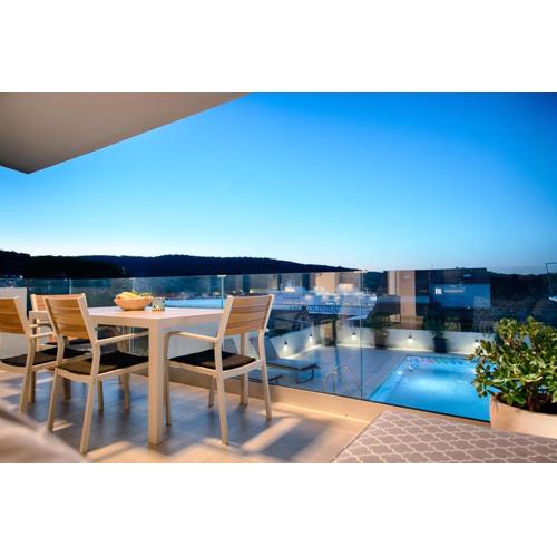 The Pool House Vis
