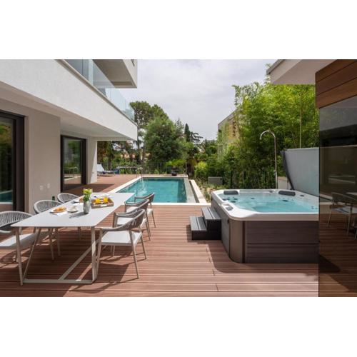 The Q Senses - new luxury apartment with piano, pool, sauna and jacuzzi