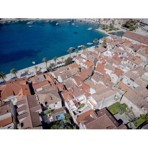 The Renaissance - ZF Hvar