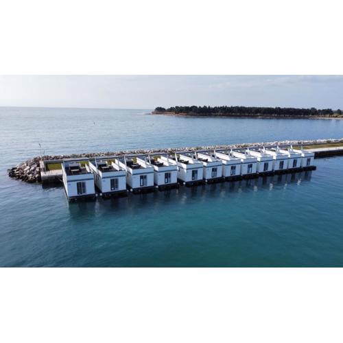 The Sea Lodges Novigrad - Bootshaus Floating Sea House