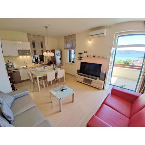 The Sunshine Apartment near Split and beach