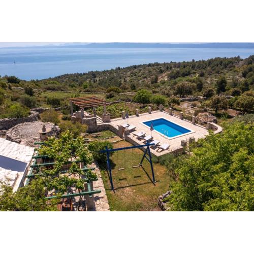 The Ultimate Escape - traditional cottage & private pool