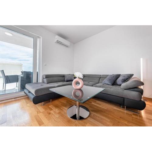 Theo Seaview Apartments Makarska