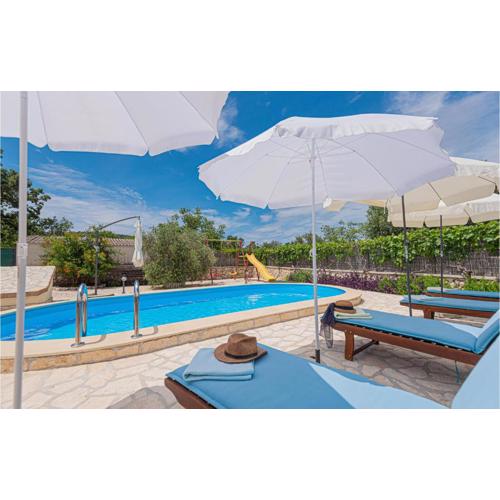 Three-Bedroom Apartment Dubrava With An Outdoor Swimming Pool 09