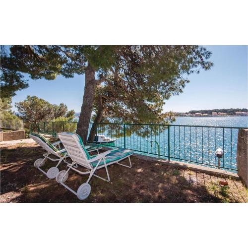 Three-Bedroom Apartment In Brodarica