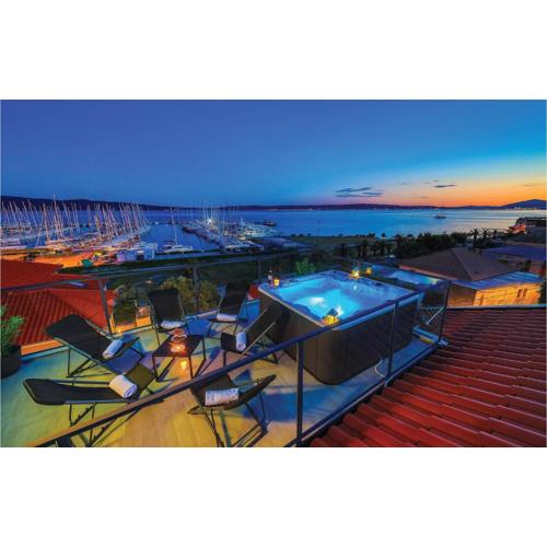 Three-Bedroom Apartment In Kastel Gomilica