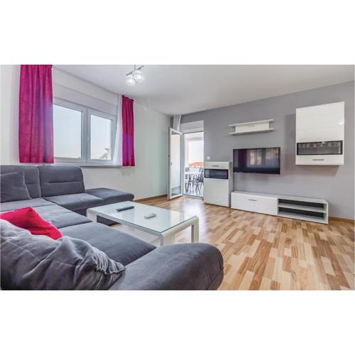 Three-Bedroom Apartment In Medulin