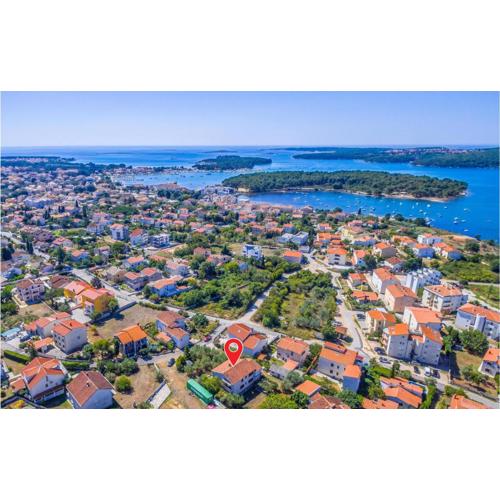 Three-Bedroom Apartment In Medulin