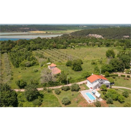 Three-Bedroom Apartment In Porec