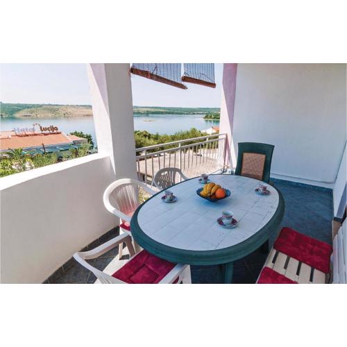 Three-Bedroom Apartment In Posedarje